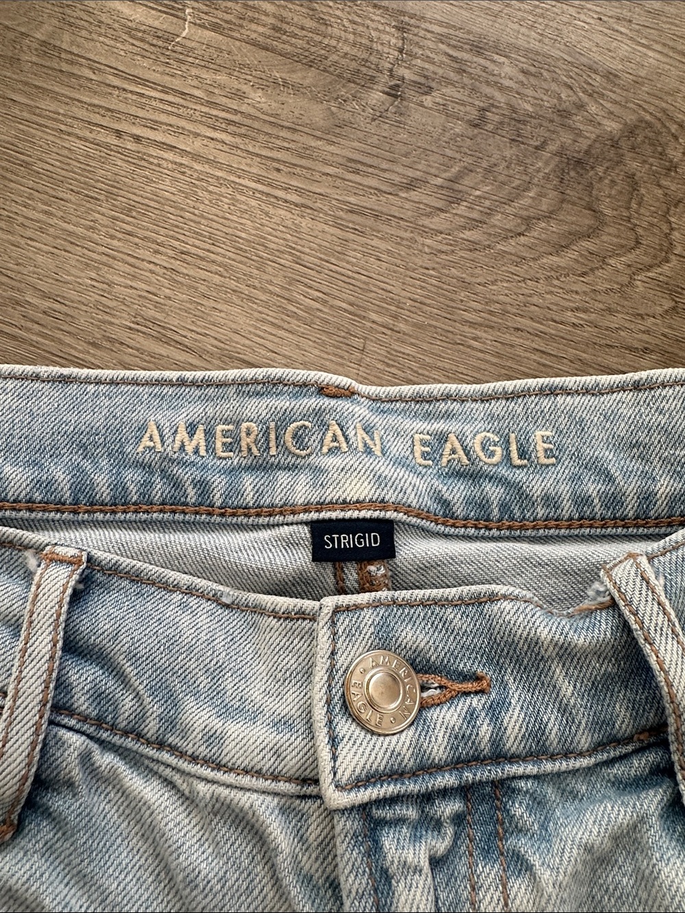 American Eagle Outfitters Strigid Relaxed Denim Shorts size 2 - Picture 2 of 5